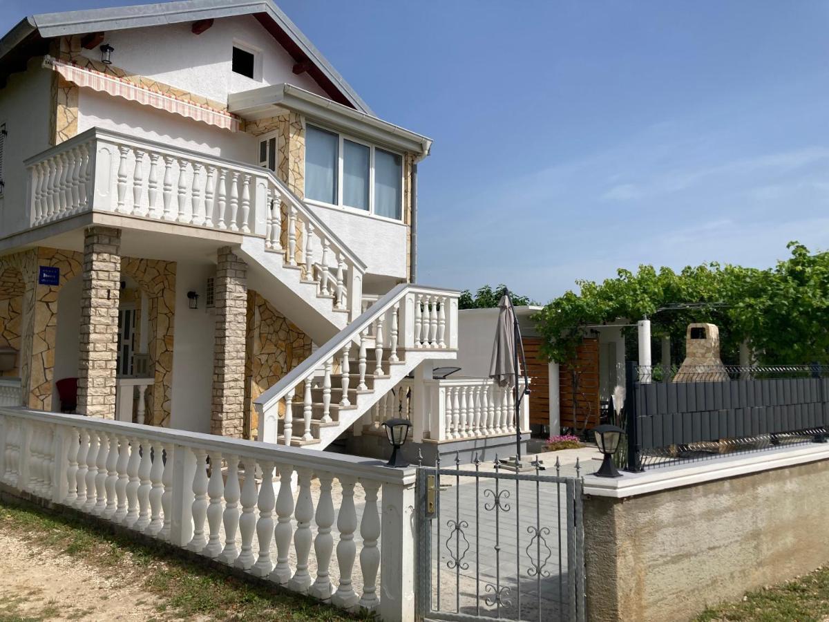 Apartmani Dorijan Vrsi Zewnętrze zdjęcie